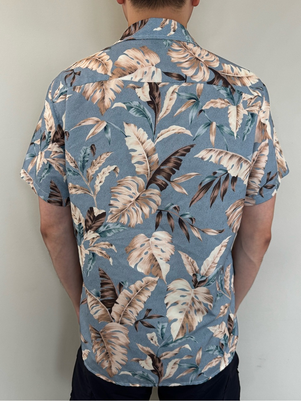 SHEIN Blue Tropical Leaf Short-Sleeve Button-Down Shirt in Neutral Leaf Tones